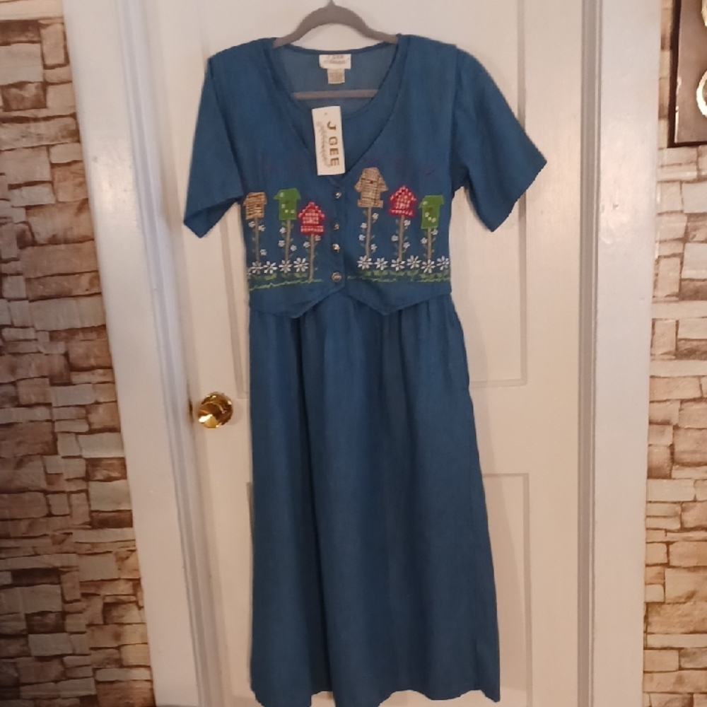 J. Gee Blue Embroidered Casual Dress Size Large Denim Dress 1970's